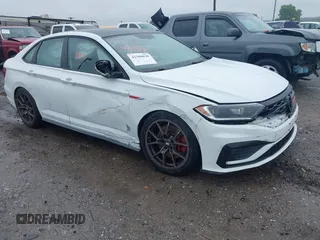 2020 Volkswagen Jetta GLI S z VIN 3VW5T7BU9LM091404, wystawiony jako IAAI lot #42300830 z przebiegiem 46 851 mil mil oraz . Historia ofert i sprzedaży dostępna na DreamBid. Obrazek 1.