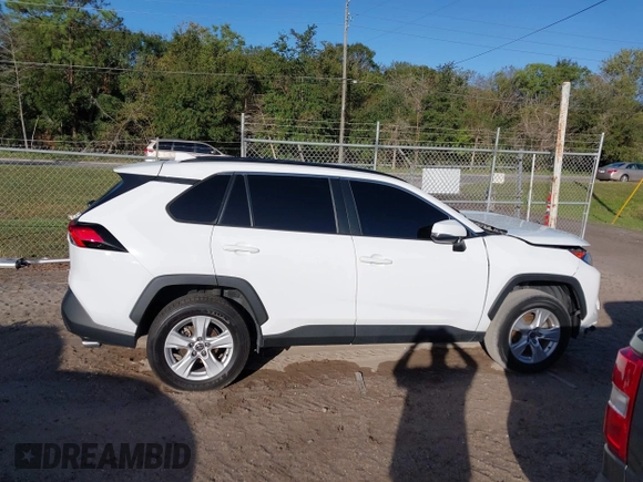 2021 Toyota RAV4 XLE with VIN 2T3W1RFV9MW166971, listed as a IAAI auction lot 40719843 with 43,178 mi miles. Bid and sale history available at carsss.com. Image 12.