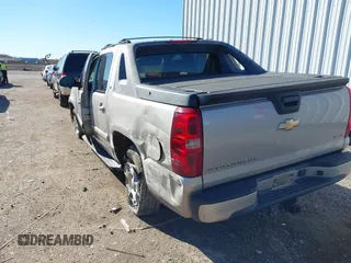 2007 Chevrolet Avalanche 3LT z VIN 3GNEC12047G179026, wystawiony jako IAAI lot #41225020 z przebiegiem 183 482 mil mil oraz . Historia ofert i sprzedaży dostępna na DreamBid. Obrazek 3.