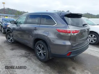 2016 Toyota Highlander XLE z VIN 5TDJKRFH6GS307941, wystawiony jako IAAI lot #42007858 z przebiegiem 70 272 mil mil oraz . Historia ofert i sprzedaży dostępna na DreamBid. Obrazek 3.