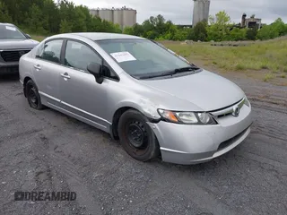 2006 Honda Civic LX z VIN 1HGFA16556L111894, wystawiony jako IAAI lot #41443692 z przebiegiem 280 229 mil mil oraz . Historia ofert i sprzedaży dostępna na DreamBid. Obrazek 1.