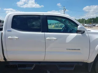 2017 Toyota Tacoma SR5 with VIN 5TFAZ5CN6HX035708, listed as a IAAI auction lot 42117129 with 122,100 mi miles and . Bid and sale history available at DreamBid. Image 13.