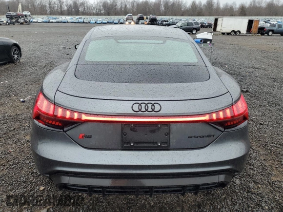 2024 Audi RS e-tron GT z VIN WAUBHBFWXR7901726, wystawiony jako Copart lot #47284335 z przebiegiem 5068 mil mil oraz Szkody całkowita. Historia ofert i sprzedaży dostępna na DreamBid. Obrazek 6.