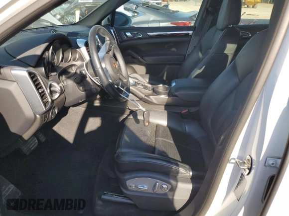 2018 Porsche Cayenne z VIN WP1AA2A2XJKA06647, wystawiony jako Copart lot #50317955 z przebiegiem 53 892 mil mil oraz Szkoda całkowita • Salvage title. Historia ofert i sprzedaży dostępna na DreamBid. Obrazek 7.