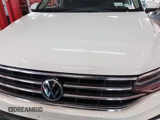 2024 Volkswagen Tiguan SE z VIN 3VV3B7AX0RM082514, wystawiony jako IAAI lot #42796136 z przebiegiem 27 247 mil mil oraz . Historia ofert i sprzedaży dostępna na DreamBid. Obrazek 27.