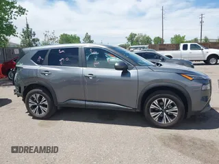 2023 Nissan Rogue SV z VIN 5N1BT3BA1PC838372, wystawiony jako IAAI lot #42257021 z przebiegiem 49 971 mil mil oraz . Historia ofert i sprzedaży dostępna na DreamBid. Obrazek 13.