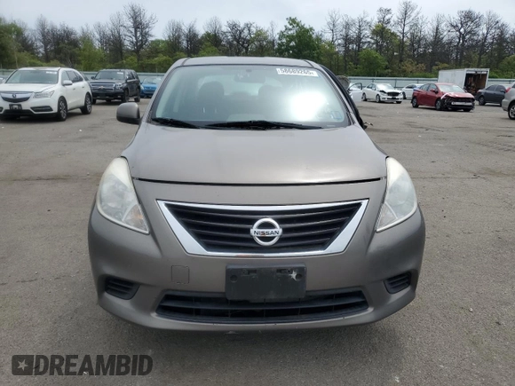 2012 Nissan Versa SV z VIN 3N1CN7AP6CL921037, wystawiony jako Copart lot #58689265 z przebiegiem 107 697 mil mil oraz Szkoda całkowita • Salvage title. Historia ofert i sprzedaży dostępna na DreamBid. Obrazek 5.