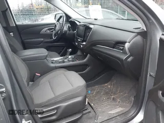 2019 Chevrolet Traverse LT Cloth with VIN 1GNEVGKW9KJ106775, listed as a IAAI auction lot 41223117 with 61,283 mi miles. Bid and sale history available at carsss.com. Image 5.