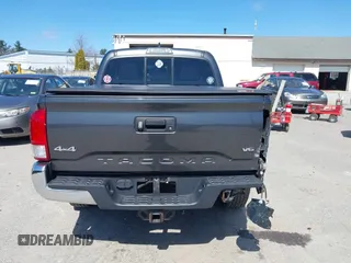 2017 Toyota Tacoma SR5 with VIN 3TMCZ5AN8HM104867, listed as a IAAI auction lot 41931133 with 76,051 mi miles. Bid and sale history available at carsss.com. Image 16.