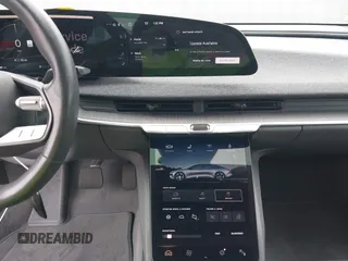 2023 Lucid Air Pure z VIN 50EA1PFA4PA006331, wystawiony jako IAAI lot #42213426 z przebiegiem 13 287 mil mil oraz . Historia ofert i sprzedaży dostępna na DreamBid. Obrazek 18.