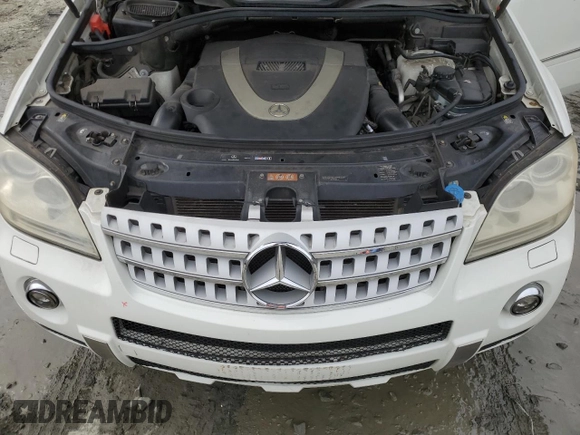 2008 Mercedes-Benz M 550 z VIN 4JGBB72E28A385552, wystawiony jako Copart lot #50704215 z przebiegiem 165 925 mil mil oraz Szkoda całkowita • Salvage title. Historia ofert i sprzedaży dostępna na DreamBid. Obrazek 12.