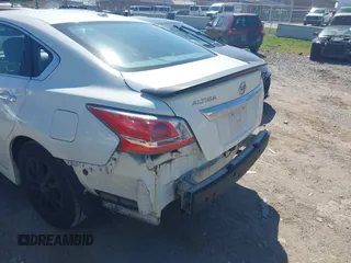 2015 Nissan Altima 2.5 SV with VIN 1N4AL3AP7FC168658, listed as a IAAI auction lot 42044500 with 185,968 mi miles. Bid and sale history available at carsss.com. Image 6.