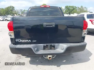 2008 Toyota Tundra z VIN 5TBEV541X8S482775, wystawiony jako IAAI lot #42225319 z przebiegiem 177 683 mil mil oraz . Historia ofert i sprzedaży dostępna na DreamBid. Obrazek 16.