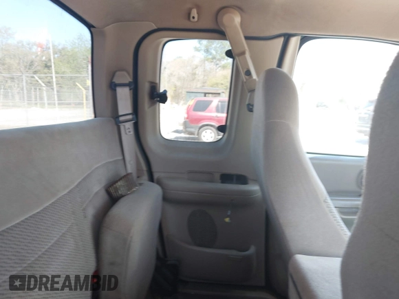 2000 Ford F-150 XL with VIN 1FTRX17L0YNA81220, listed as a IAAI auction lot 41912237 with 107,586 mi miles. Bid and sale history available at carsss.com. Image 8.