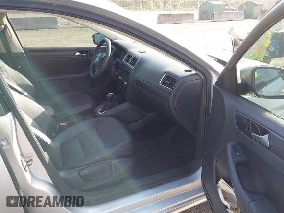 2014 Volkswagen Jetta SE с VIN 3VWD17AJ3EM227750, выставлен на аукционе IAAI как лот 42451317 с пробегом 138 666 миль миль и . История ставок и продаж доступна на DreamBid. Изображение 5.