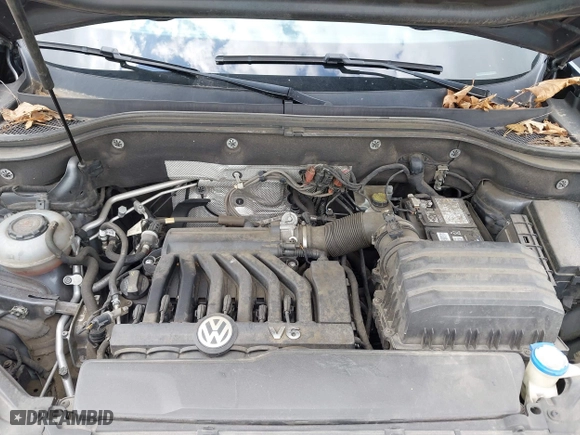 2018 Volkswagen Atlas 3.6L V6 SE with VIN 1V2LR2CA4JC560878, listed as a IAAI auction lot 42064189 with 142,834 mi miles. Bid and sale history available at carsss.com. Image 10.