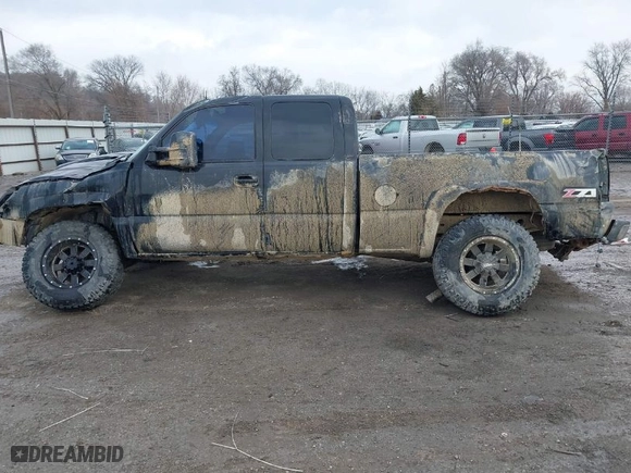 2003 Chevrolet Silverado 1500 LS with VIN 2GCEK19T831156203, listed as a IAAI auction lot 41513601 with 171,586 mi miles. Bid and sale history available at carsss.com. Image 14.