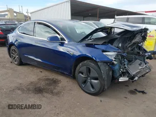 2018 Tesla Model 3 Long Range Battery z VIN 5YJ3E1EA3JF043451, wystawiony jako IAAI lot #41529214 z przebiegiem 65 375 mil mil oraz . Historia ofert i sprzedaży dostępna na DreamBid. Obrazek 1.