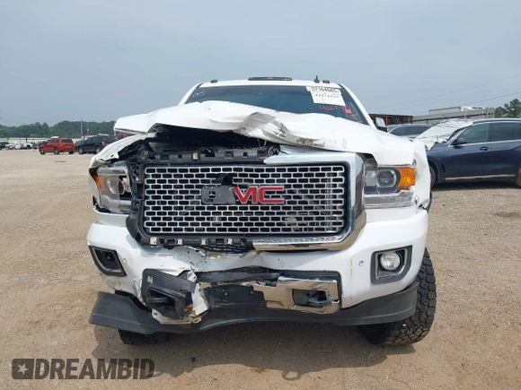 2015 GMC Sierra 2500HD Denali z VIN 1GT120E89FF190917, wystawiony jako IAAI lot #42271537 z przebiegiem 149 307 mil mil oraz . Historia ofert i sprzedaży dostępna na DreamBid. Obrazek 13.