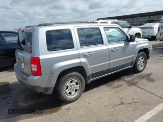 2015 Jeep Patriot Sport with VIN 1C4NJRBB1FD269387, listed as a IAAI auction lot 42111334 with 175,512 mi miles and . Bid and sale history available at carsss.com. Image 4.