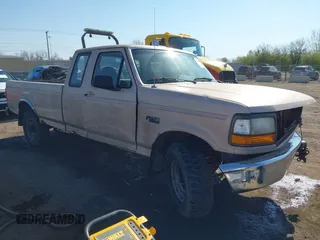 1997 Ford F-250 z VIN 1FTHX25G1VEC11525, wystawiony jako IAAI lot #42063357 z przebiegiem 226 222 mil mil oraz . Historia ofert i sprzedaży dostępna na DreamBid. Obrazek 1.