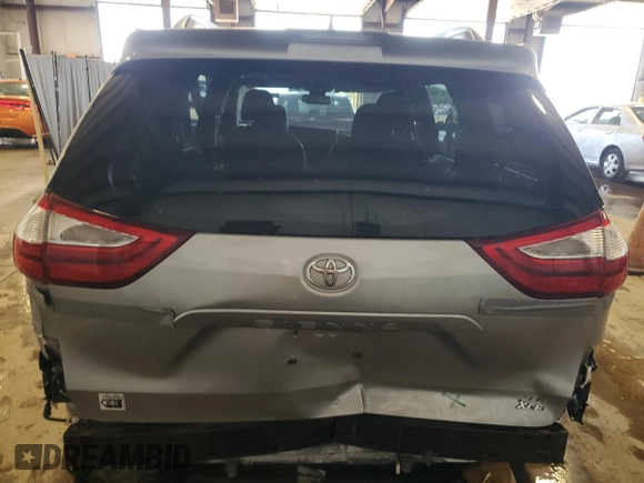 2018 Toyota Sienna XLE z VIN 5TDDZ3DC1JS190712, wystawiony jako Copart lot #62282255 z przebiegiem 63 438 mil mil oraz Szkoda całkowita • Salvage title. Historia ofert i sprzedaży dostępna na DreamBid. Obrazek 6.