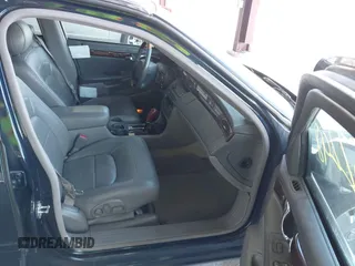 2004 Cadillac DeVille DTS z VIN 1G6KF57934U181654, wystawiony jako IAAI lot #41752298 z przebiegiem 131 861 mil mil oraz . Historia ofert i sprzedaży dostępna na DreamBid. Obrazek 5.