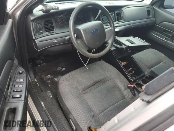 2010 Ford Police Interceptor z VIN 2FABP7BV1AX118041, wystawiony jako Copart lot #46353185 z przebiegiem 111 683 mil mil oraz Czysty tytuł • Clean title. Historia ofert i sprzedaży dostępna na DreamBid. Obrazek 8.