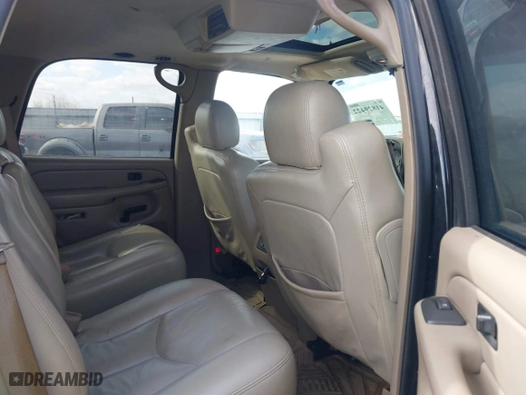 2004 Chevrolet Tahoe LT with VIN 1GNEC13Z74J323109, listed as a IAAI auction lot 41829422 with 261,636 mi miles. Bid and sale history available at carsss.com. Image 8.