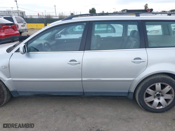 2003 Volkswagen Passat GLX with VIN WVWYH63B73E462624, listed as a IAAI auction lot 41555785 with 166,521 mi miles. Bid and sale history available at carsss.com. Image 14.