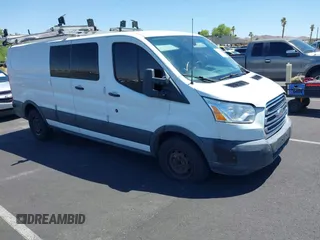 2017 Ford Transit z VIN 1FTBW2ZM1HKA75704, wystawiony jako IAAI lot #42500492 z przebiegiem 105 742 mil mil oraz . Historia ofert i sprzedaży dostępna na DreamBid. Obrazek 1.