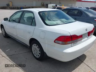 2002 Honda Accord LX z VIN 1HGCG56482A067556, wystawiony jako IAAI lot #42494292 z przebiegiem 209 511 mil mil oraz . Historia ofert i sprzedaży dostępna na DreamBid. Obrazek 3.