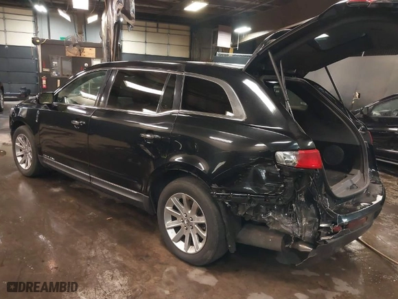 2018 Lincoln MKT with VIN 2LMHJ5NK8JBL02014, listed as a IAAI auction lot 41489437 with 298,510 mi miles. Bid and sale history available at carsss.com. Image 3.