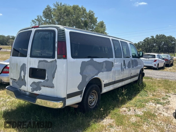 2002 Chevrolet Express with VIN 1GAHG39R921243538, listed as a Copart auction lot 55530615 with 512,936 mi miles and Clean Title. Bid and sale history available at carsss.com. Image 3.