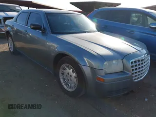 2007 Chrysler 300 z VIN 2C3KA43R17H782827, wystawiony jako IAAI lot #42438970 z przebiegiem 187 173 mil mil oraz . Historia ofert i sprzedaży dostępna na DreamBid. Obrazek 1.