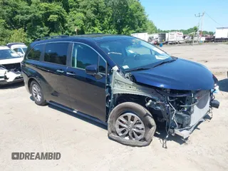 2023 Toyota Sienna XLE with VIN 5TDYRKEC5PS164830, listed as a IAAI auction lot 39712884 with 26,706 mi miles. Bid and sale history available at carsss.com. Image 1.