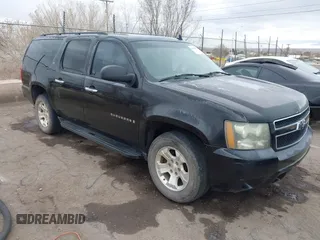 2007 Chevrolet Suburban LTZ with VIN 1GNFC16007J317898, listed as a IAAI auction lot 41560031 with 271,370 mi miles. Bid and sale history available at carsss.com. Image 1.