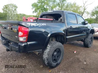 2017 Toyota Tacoma SR5 с VIN 3TMCZ5AN7HM091710, выставлен на аукционе IAAI как лот 42211433 с пробегом Не указан миль и . История ставок и продаж доступна на DreamBid. Изображение 4.