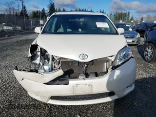 2017 Toyota Sienna XLE with VIN 5TDDZ3DC8HS160729, listed as a IAAI auction lot 41278867 with 64,090 mi miles and . Bid and sale history available at DreamBid. Image 13.