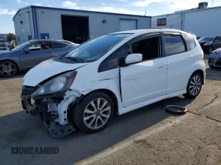 2013 Honda Fit Sport с VIN JHMGE8H60DC015575, выставлен на аукционе Copart как лот 88494935 с пробегом 100 988 миль миль и На запчасти • Non repairable. История ставок и продаж доступна на DreamBid. Изображение 1.