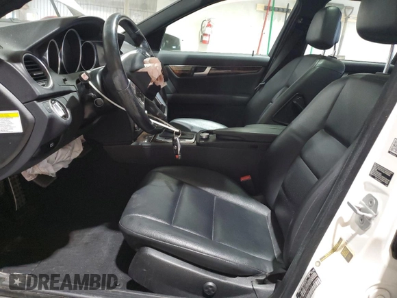 2013 Mercedes-Benz C 300 Sport с VIN WDDGF8AB3DG071630, выставлен на аукционе Copart как лот 60633755 с пробегом 125 585 миль миль и Списание • Salvage title. История ставок и продаж доступна на DreamBid. Изображение 7.