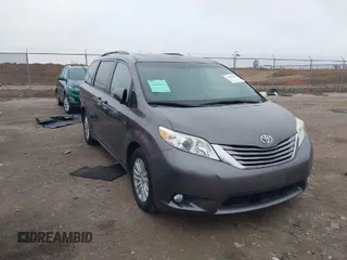 2016 Toyota Sienna XLE with VIN 5TDYK3DC8GS704330, listed as a IAAI auction lot 41586880 with 84,065 mi miles. Bid and sale history available at carsss.com. Image 1.