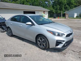 2019 Kia Forte LXS z VIN 3KPF24AD4KE060161, wystawiony jako IAAI lot #42399886 z przebiegiem 56 777 mil mil oraz . Historia ofert i sprzedaży dostępna na DreamBid. Obrazek 1.