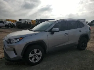 2020 Toyota RAV4 XLE with VIN 2T3P1RFV0LC095311, listed as a Copart auction lot 49062135 with 76,779 mi miles and Salvage Title. Bid and sale history available at carsss.com. Image 1.