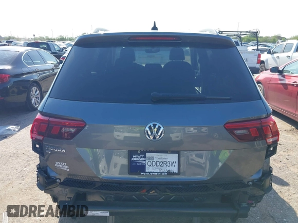 2020 Volkswagen Tiguan SE with VIN 3VV3B7AXXLM137641, listed as a IAAI auction lot 41830400 with 68,067 mi miles and . Bid and sale history available at DreamBid. Image 6.