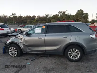 2017 Kia Sorento LX with VIN 5XYPG4A38HG272425, listed as a IAAI auction lot 41083603 with 105,537 mi miles. Bid and sale history available at carsss.com. Image 14.