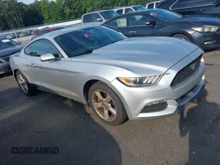 2017 Ford Mustang V6 z VIN 1FA6P8AM5H5256029, wystawiony jako IAAI lot #42479587 z przebiegiem 157 339 mil mil oraz . Historia ofert i sprzedaży dostępna na DreamBid. Obrazek 1.