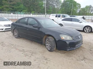 2005 Nissan Altima 3.5 SE with VIN 1N4BL11D95C250548, listed as a IAAI auction lot 42050063 with 176,734 mi miles. Bid and sale history available at carsss.com. Image 1.