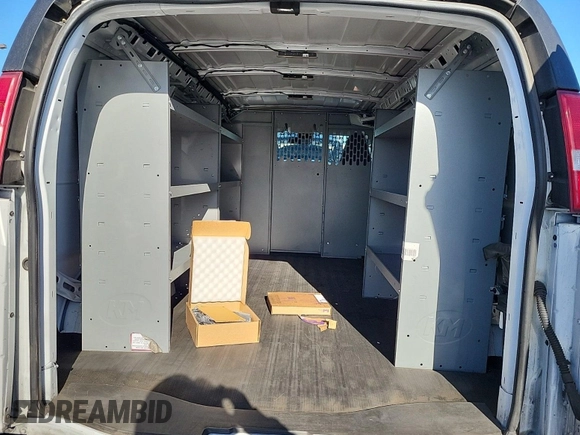 2020 Chevrolet Express Cargo z VIN 1GCWGAFG8L1252738, wystawiony jako IAAI lot #42617603 z przebiegiem 65 745 mil mil oraz . Historia ofert i sprzedaży dostępna na DreamBid. Obrazek 4.