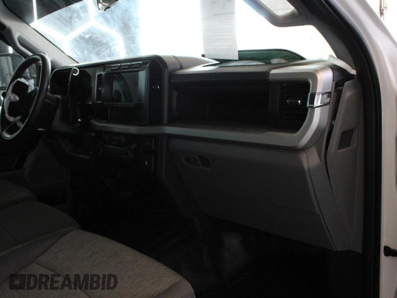 2024 Ford F-250 XL with VIN 1FT7W2BA2RED32472, listed as a Copart auction lot 60898985 with 15,826 mi miles and Salvage title. Bid and sale history available at DreamBid. Image 5.